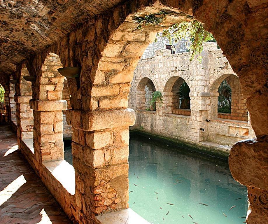 Apartment Falcon Stari Grad  Bagian luar foto